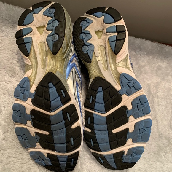 Womens Sz 8 Brooks Adrenaline GTS 8. GUC - Picture 6 of 10